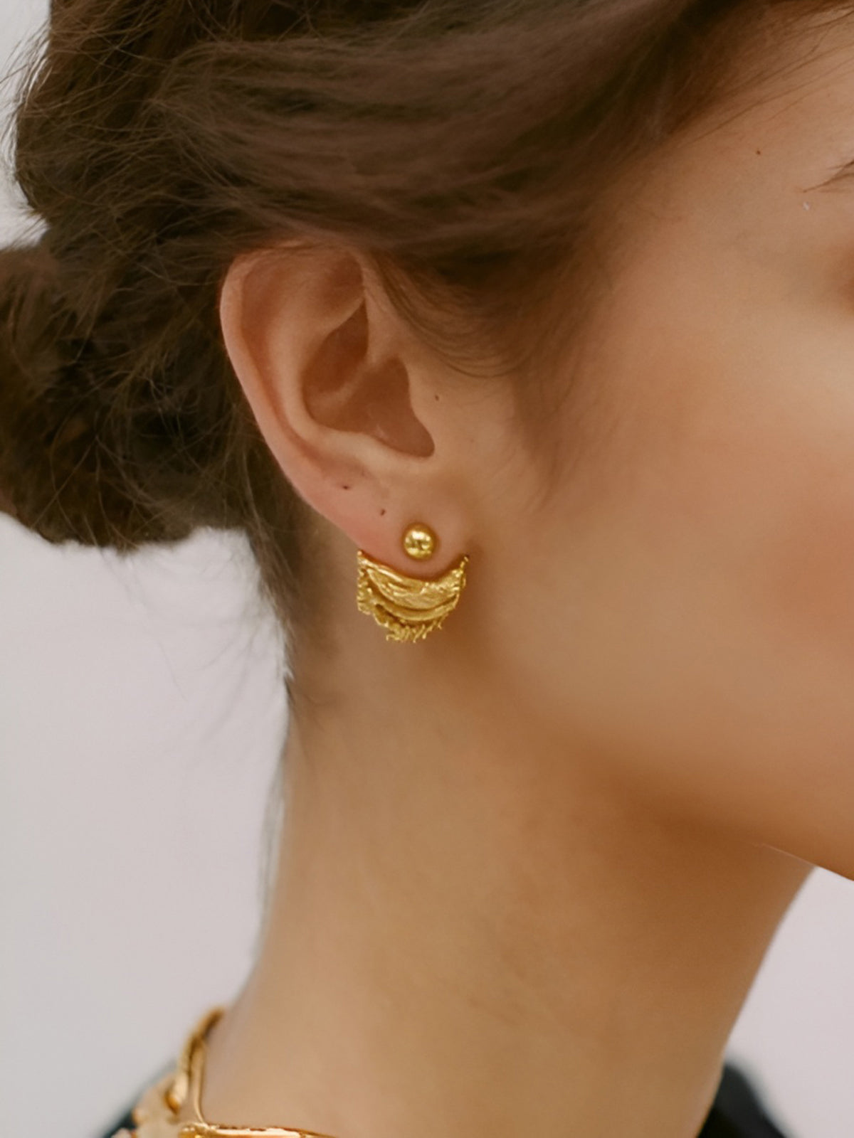 Goldene Ohrringe – Ohrstecker für Frauen mit Vorderseite und Rückseite