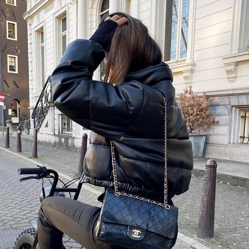 Pufferjacke – Schwarze, kurze Winterjacke für Frauen