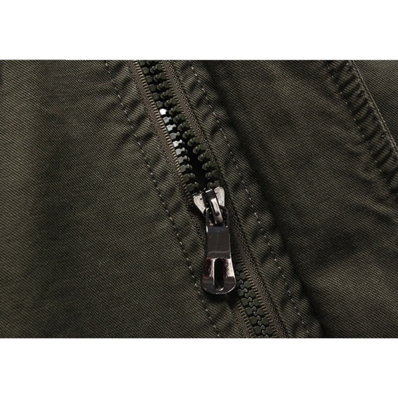 Armeegrüne Jacke | Zip-Up | Taschen | Herrenjacke | Outdoorjacke-HauteBerlin