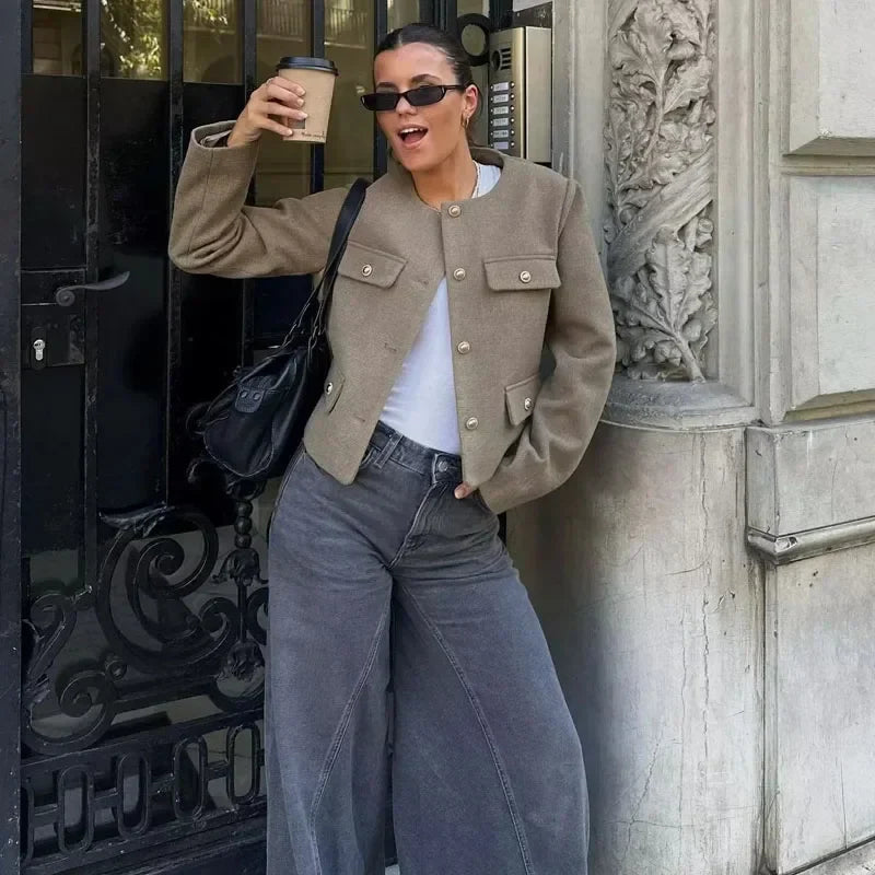 Blazerjacke | Knopfleiste | Taschen | Kurze Jacke | Damenjacke-HauteBerlin