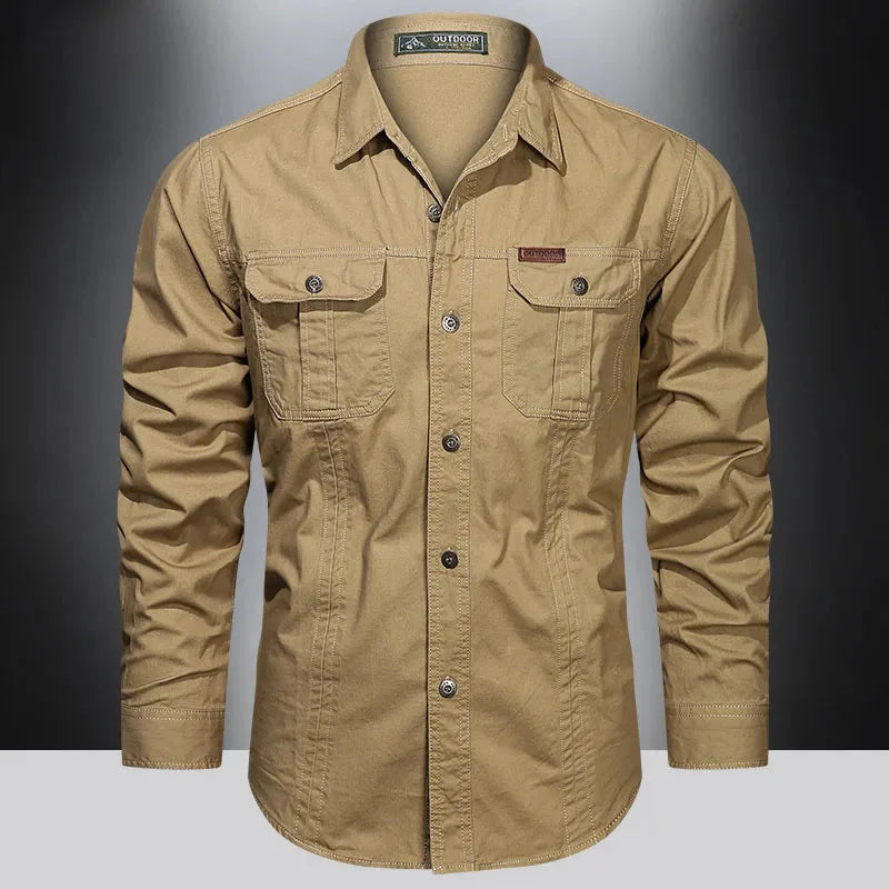 Cargo-Shirt – Langärmliges Herrenhemd mit Knöpfen und Taschen-HauteBerlin