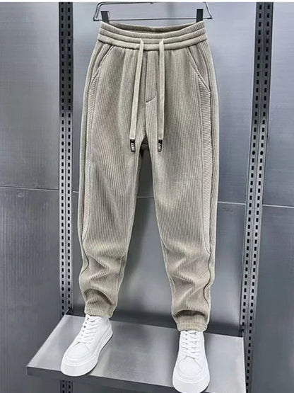 Cordhose – Herrenhose mit elastischem Bund, lockerer Passform und weiten Beinen-HauteBerlin