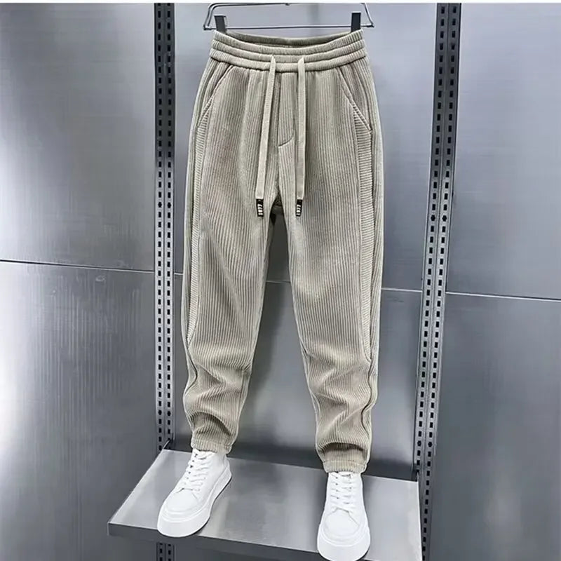 Cordhose – Herrenhose mit elastischem Bund, lockerer Passform und weiten Beinen-HauteBerlin