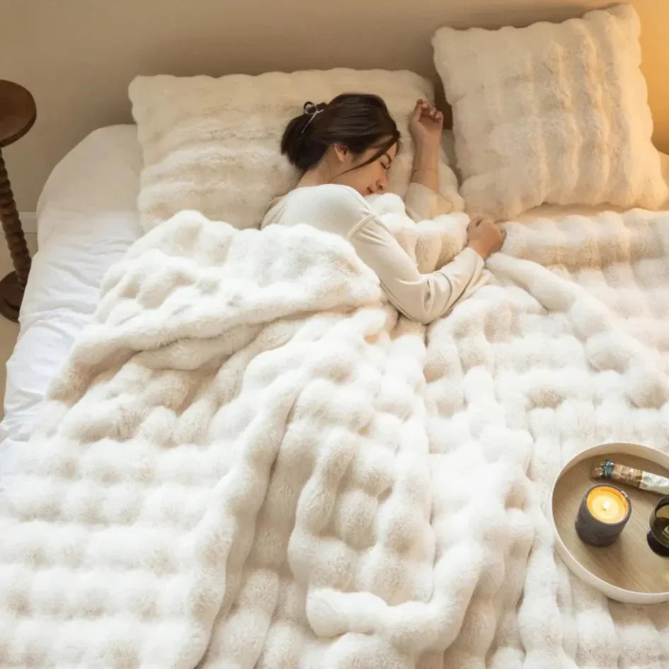 Felldecke | Plüsch | Fleece | Flauschige Decke | Winterdecke-HauteBerlin