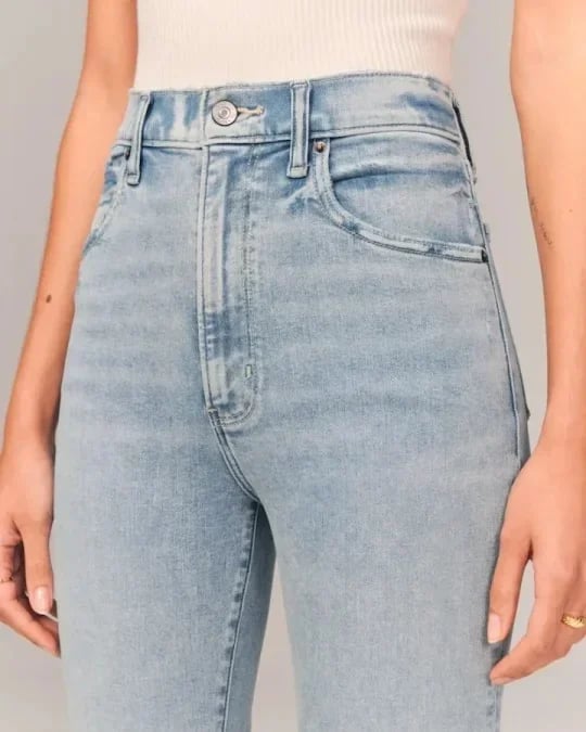 Flared Jeans | Blau | Denim | Hochtaillierte Jeans | Damenjeans-HauteBerlin