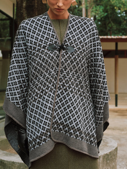Gestrickter Poncho | Elegant | Übergröße | Poncho Cape | Damenbekleidung-HauteBerlin