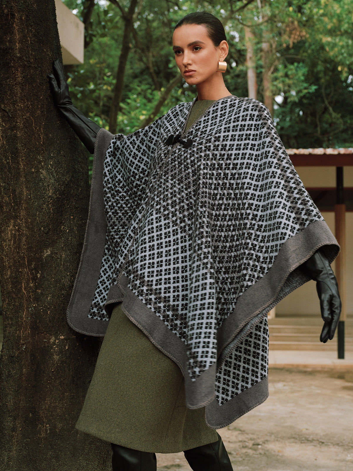 Gestrickter Poncho | Elegant | Übergröße | Poncho Cape | Damenbekleidung-HauteBerlin