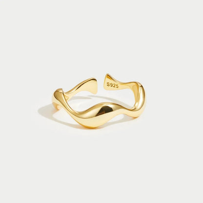 Golden Ring – Minimalistischer, wellenförmiger, verstellbarer Damenring-HauteBerlin