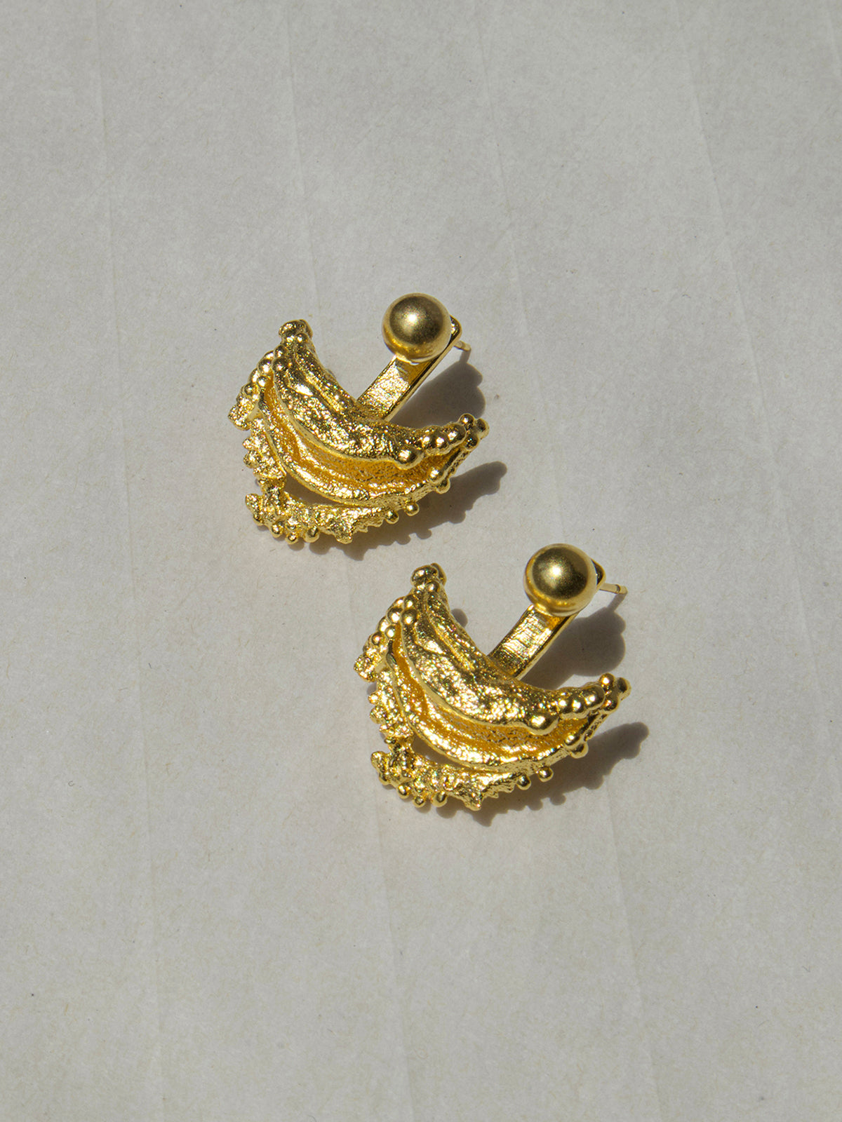 Goldene Ohrringe – Ohrstecker für Frauen mit Vorderseite und Rückseite-HauteBerlin