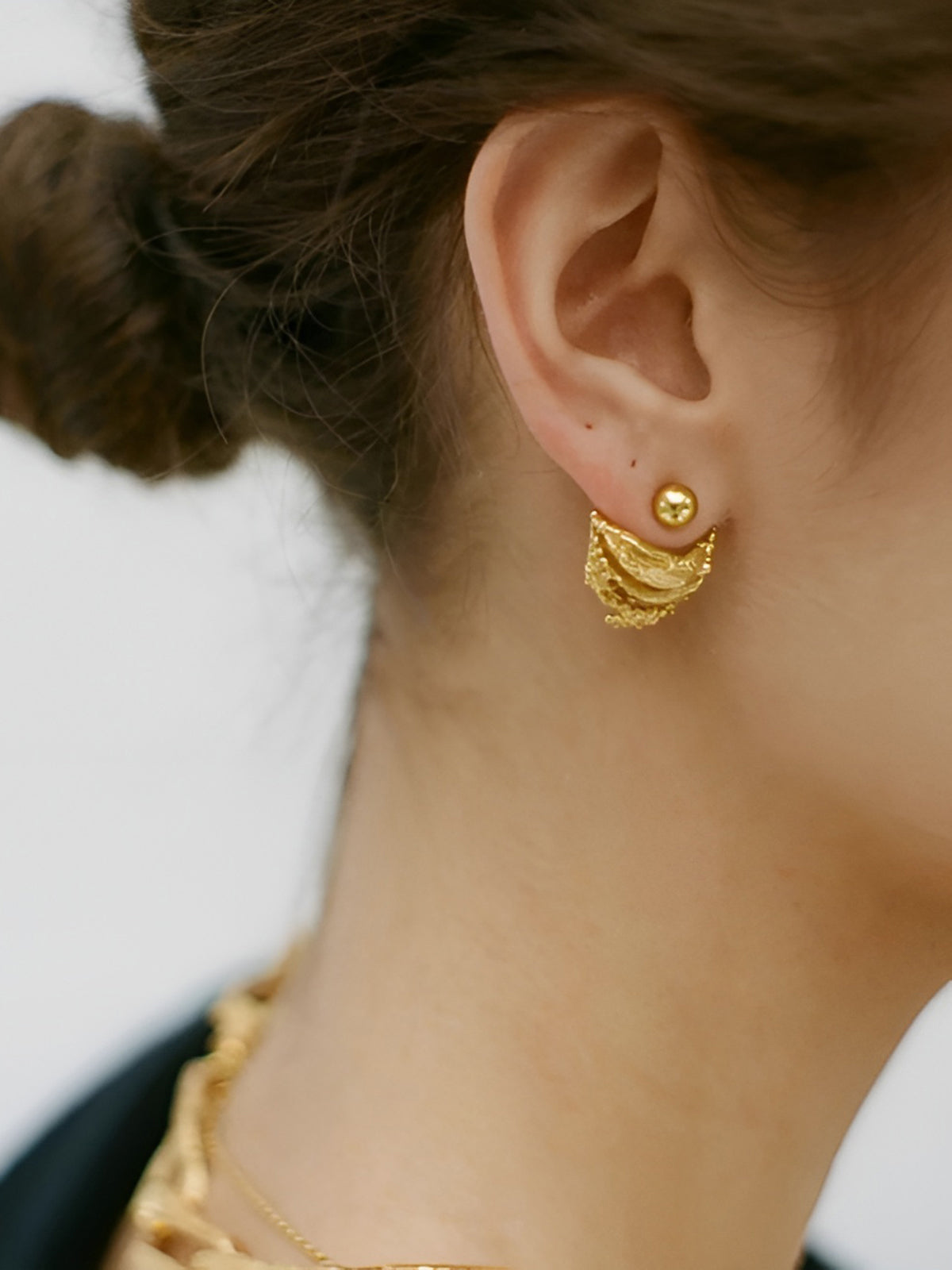 Goldene Ohrringe – Ohrstecker für Frauen mit Vorderseite und Rückseite-HauteBerlin