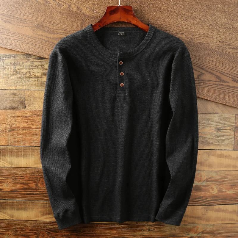 Henley Shirt – Lässiges Langarm-T-Shirt mit Knopfleiste für Männer-HauteBerlin