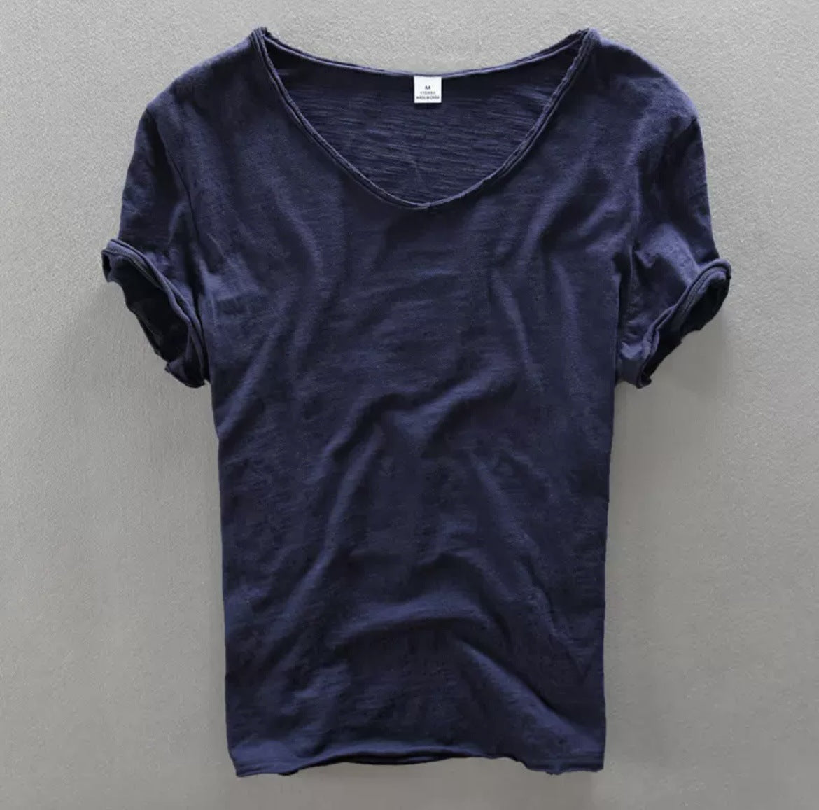 Herren-T-Shirt | Baumwolle | Leicht | T-Shirt mit V-Ausschnitt | Herrenbekleidung-HauteBerlin