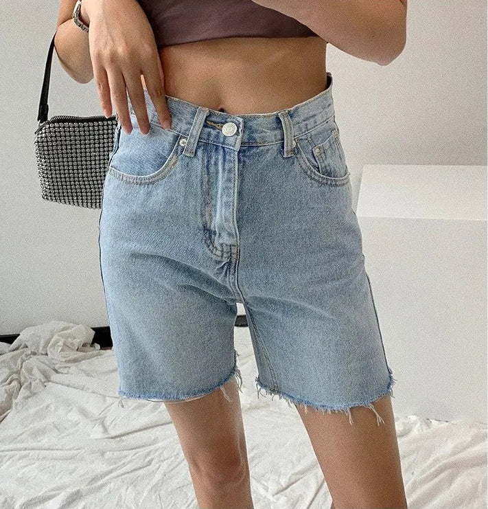 Jeansshorts – Hellblaue Shorts mit hoher Taille für Damen-HauteBerlin