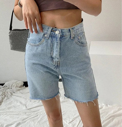 Jeansshorts – Hellblaue Shorts mit hoher Taille für Damen-HauteBerlin