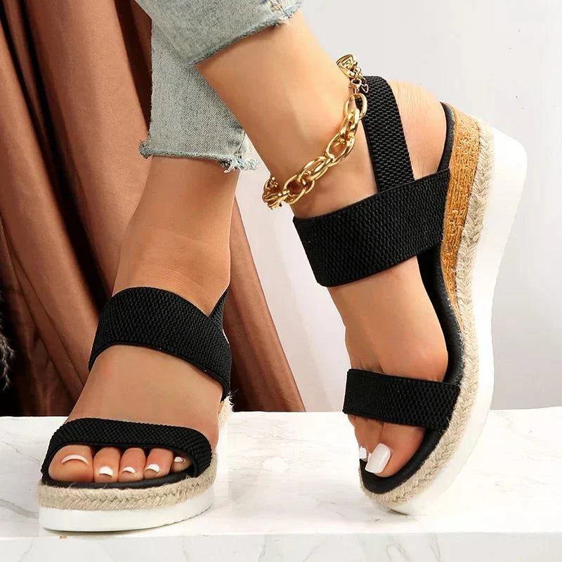 Keilsandalen | Elastische Riemen | Slip-On | Plateausandalen | Damen-HauteBerlin