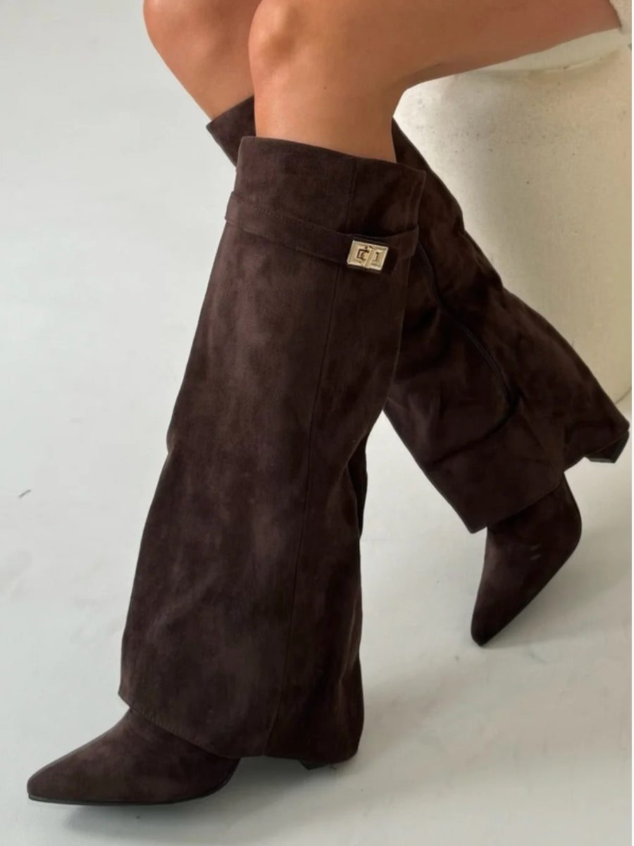 Kniehohe Stiefel – Damenstiefel aus Wildlederimitat mit spitzer Zehenpartie und Absatz-HauteBerlin