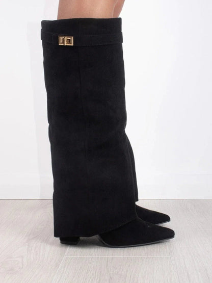 Kniehohe Stiefel – Damenstiefel aus Wildlederimitat mit spitzer Zehenpartie und Absatz-HauteBerlin