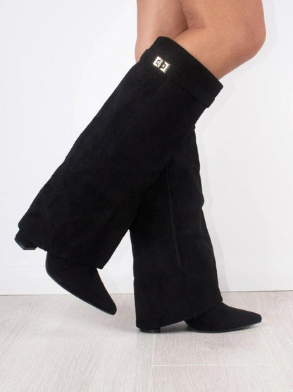 Kniehohe Stiefel – Damenstiefel aus Wildlederimitat mit spitzer Zehenpartie und Absatz-HauteBerlin
