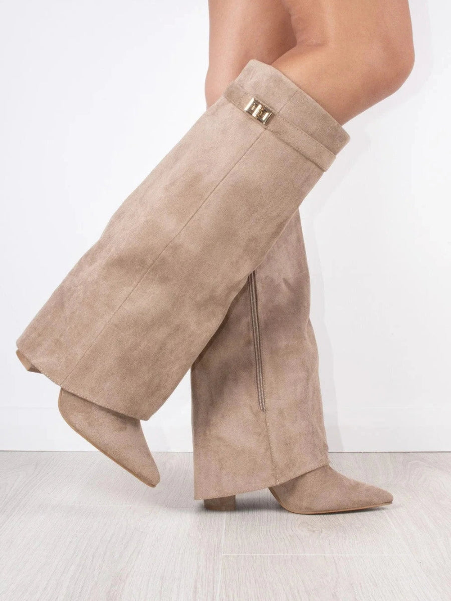 Kniehohe Stiefel – Damenstiefel aus Wildlederimitat mit spitzer Zehenpartie und Absatz-HauteBerlin