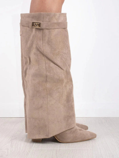 Kniehohe Stiefel – Damenstiefel aus Wildlederimitat mit spitzer Zehenpartie und Absatz-HauteBerlin