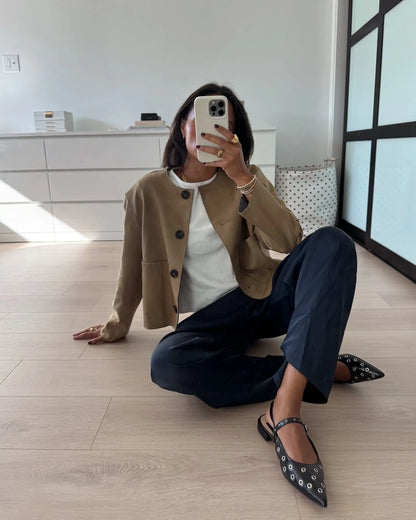 Kurze Jacke – Beige – Leicht – Blazerjacke – Damenjacke-HauteBerlin