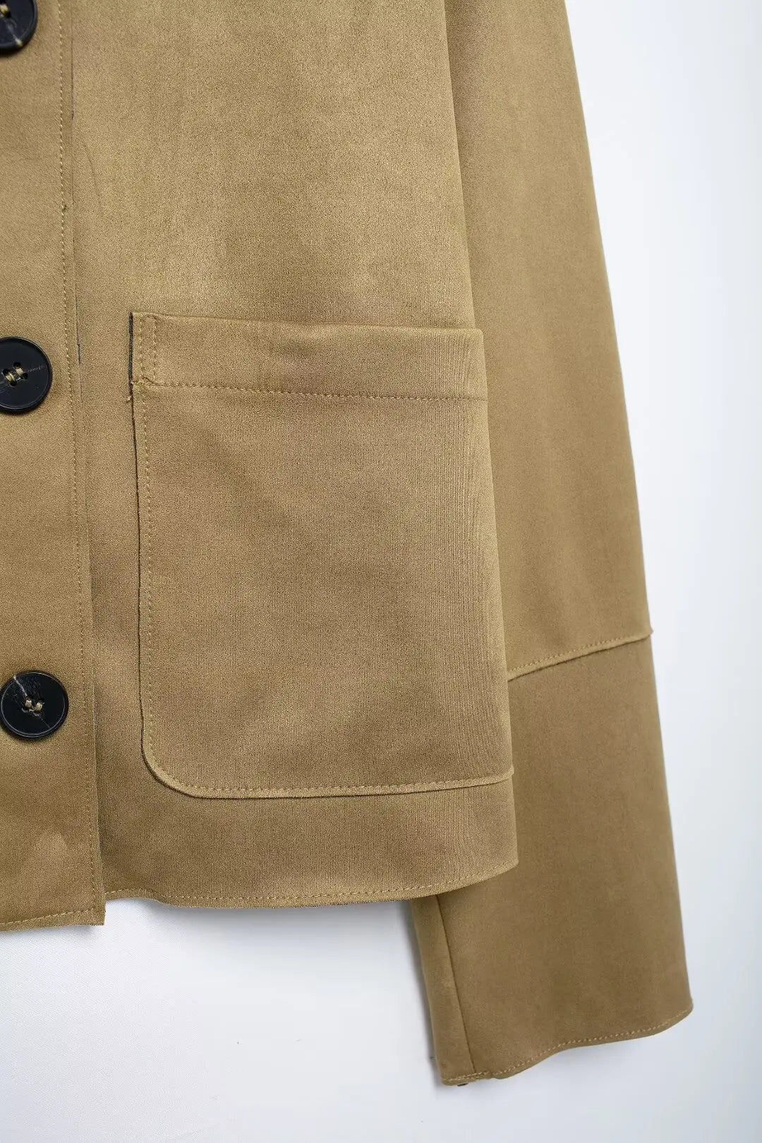 Kurze Jacke – Beige – Leicht – Blazerjacke – Damenjacke-HauteBerlin