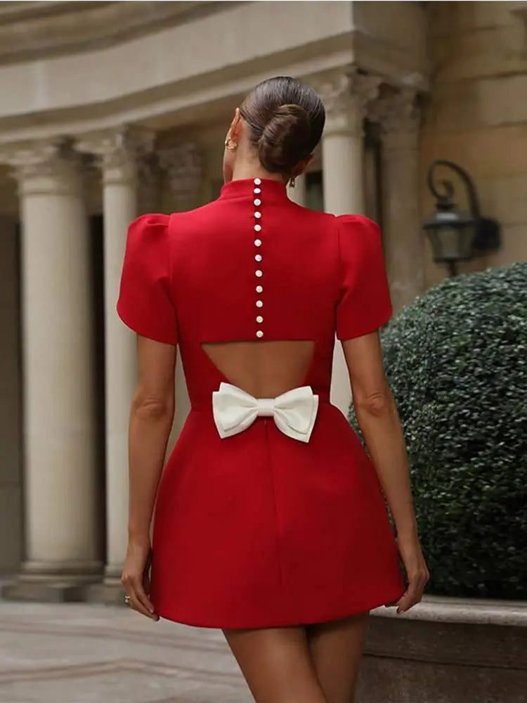 Minikleid – Elegantes Kleid mit hohem Kragen und Puffärmeln-HauteBerlin