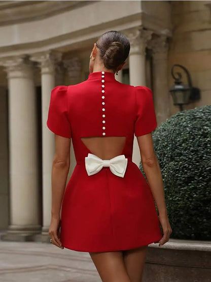 Minikleid – Elegantes Kleid mit hohem Kragen und Puffärmeln-HauteBerlin