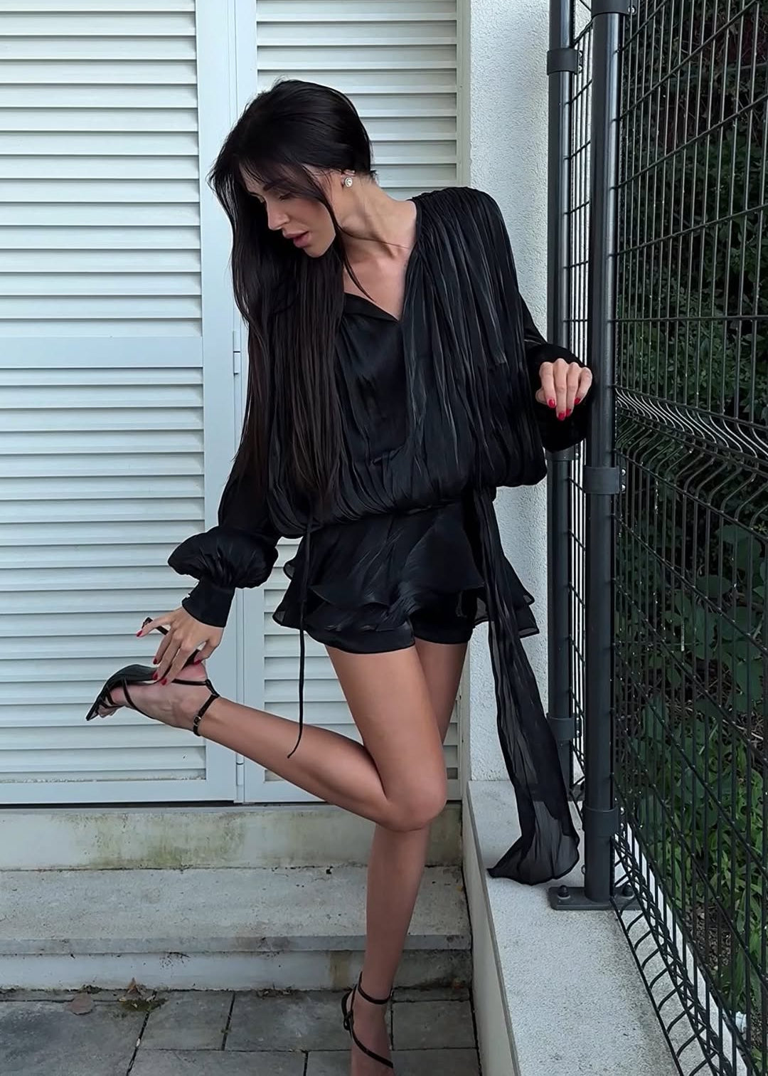 Minikleid - Langärmeliges schwarzes Chiffonkleid-HauteBerlin