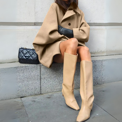 Oversized Jacke – Beige Damenjacke mit Kragen und einreihiger Knopfleiste-HauteBerlin