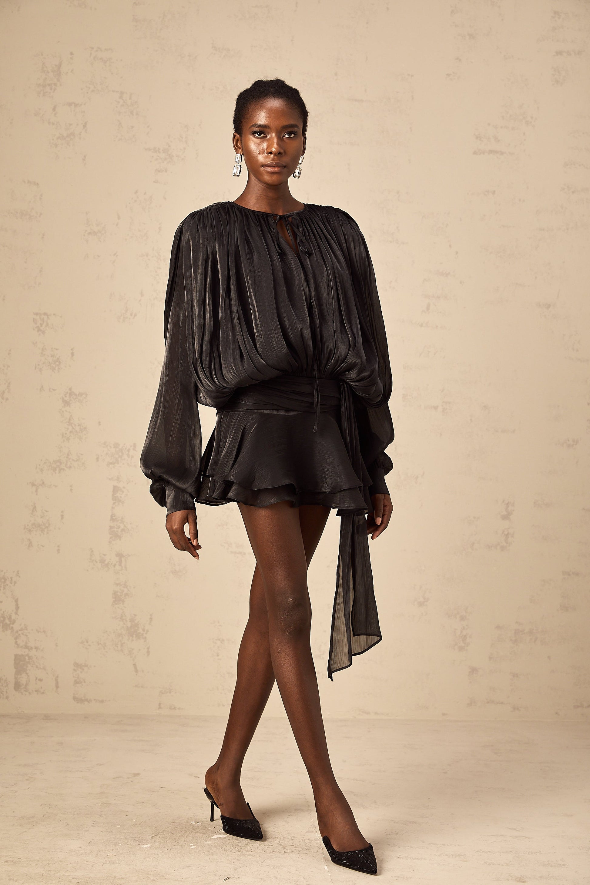 Plissee-Kleid - Langärmeliges Minikleid für Frauen-HauteBerlin