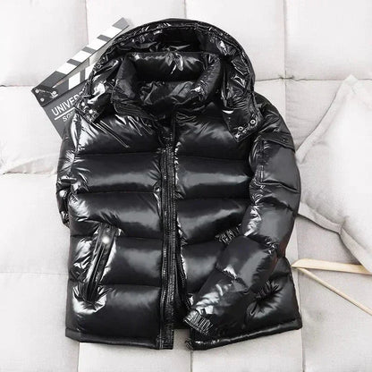 Puffer Jacke | Kurz | Mit Kapuze | Glänzende Herren-Daunenjacke | Winterjacke für Herren-HauteBerlin