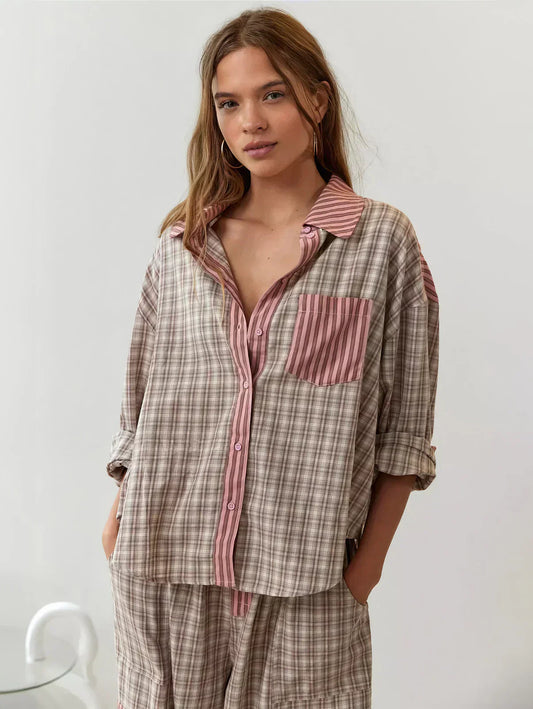 Pyjama-Set – Weibliches kariertes, locker sitzendes Pyjama-Set mit langen Ärmeln
