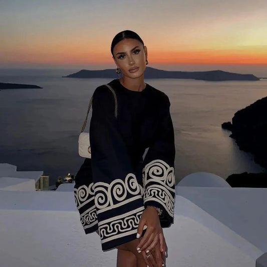 Langärmliges Kleid – Schwarzes Minikleid mit weiten Ärmeln für Damen