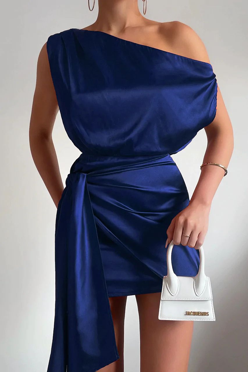 Satin-Kleid – Ärmelloses, schulterfreies Mini-Partykleid für Frauen-HauteBerlin