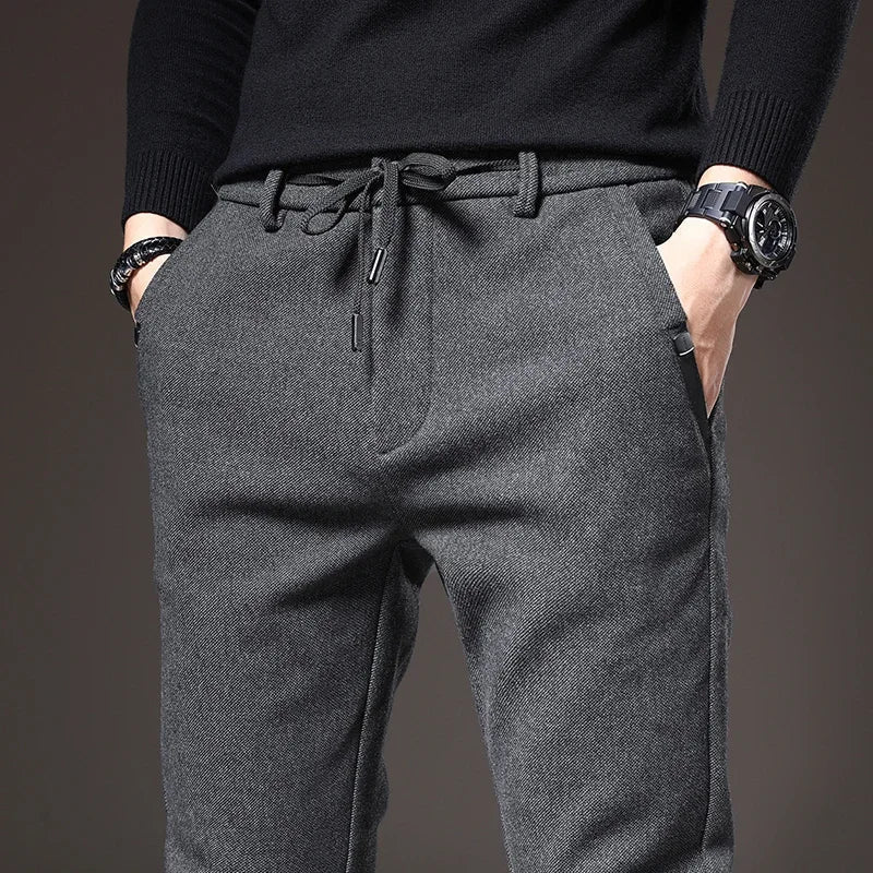 Schmal geschnittene Jogginghose – Lässige Skinny-Hose mit Kordelzug für Männer-HauteBerlin