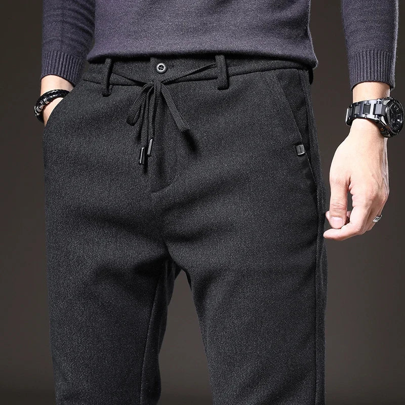 Schmal geschnittene Jogginghose – Lässige Skinny-Hose mit Kordelzug für Männer-HauteBerlin