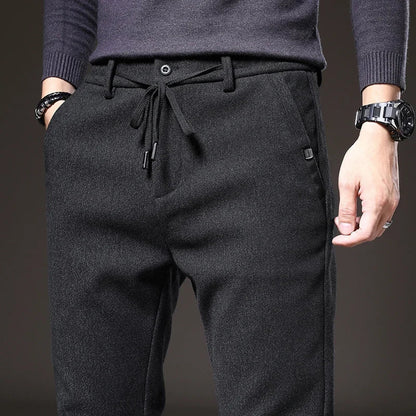 Schmal geschnittene Jogginghose – Lässige Skinny-Hose mit Kordelzug für Männer-HauteBerlin