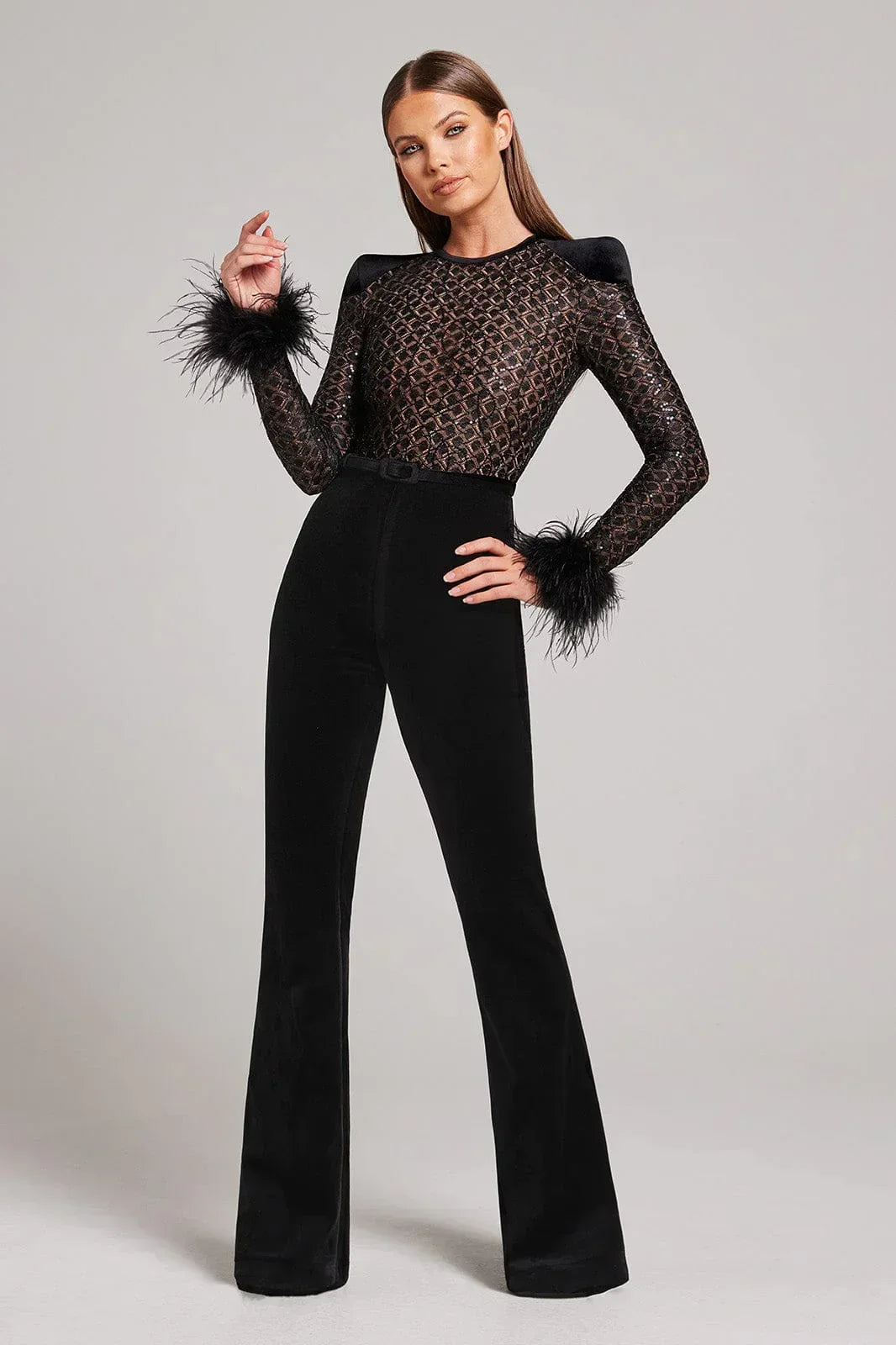Schwarzer Overall – Federmanschette – Langarm – Eleganter Overall – Figurbetonter Overall-HauteBerlin