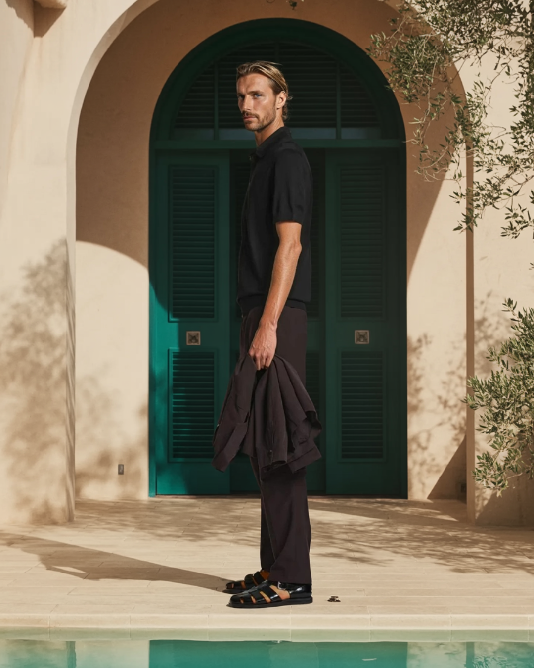 Schwarzes Polohemd – mit Knopfleiste – aus Strick – T-Shirt mit Kragen – Herren-Polohemd-HauteBerlin
