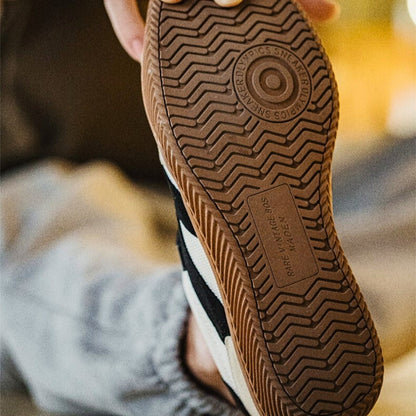 Sneakers – Sport – Schwarz und Weiß – Schnürschuhe – Herrenschuhe-HauteBerlin