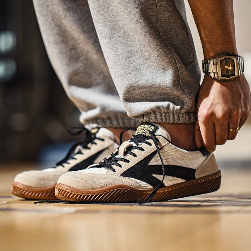 Sneakers – Sport – Schwarz und Weiß – Schnürschuhe – Herrenschuhe-HauteBerlin