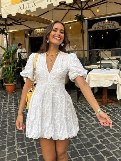 Sommerkleid – Weißes Minikleid mit Puffärmeln für Damen-HauteBerlin