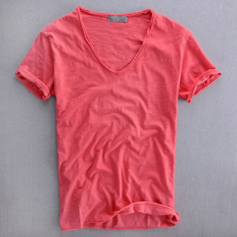 T-Shirt mit V-Ausschnitt – leichtes Slim-Fit-T-Shirt aus Baumwolle für Herren-HauteBerlin