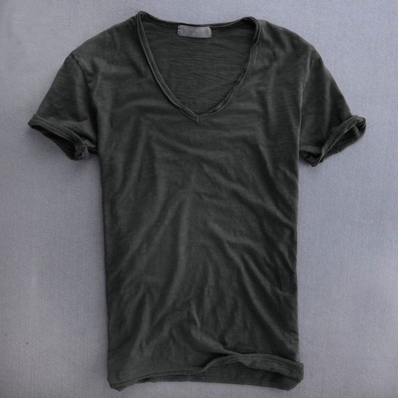 T-Shirt mit V-Ausschnitt – leichtes Slim-Fit-T-Shirt aus Baumwolle für Herren-HauteBerlin