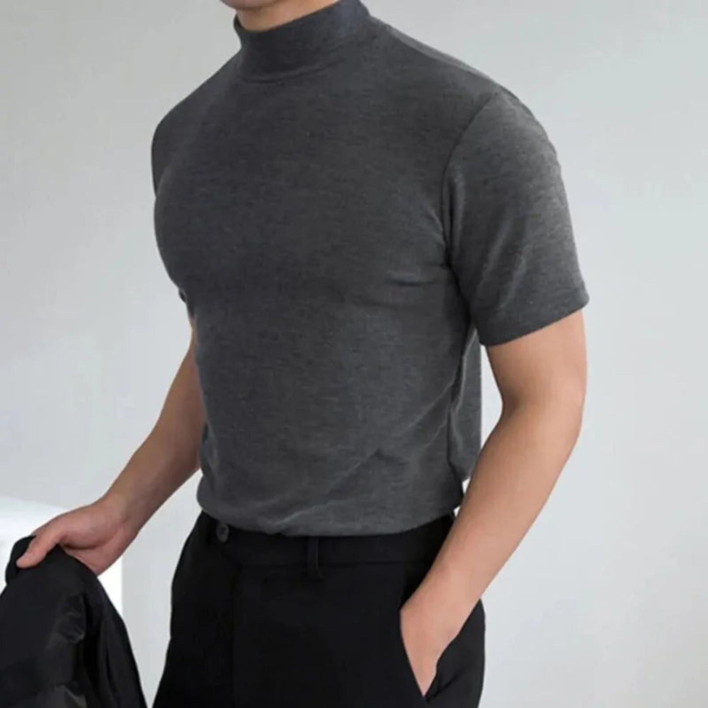 T-Shirt mit hohem Halsausschnitt | Lässig | Kurzarm | Einfarbiges T-Shirt | Herrenbekleidung-HauteBerlin