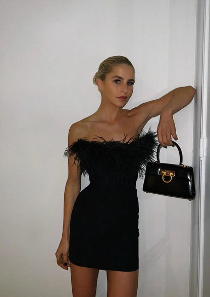 Trägerloses Kleid - Feder - Bodycon - Schwarzes Minikleid - Partykleid-HauteBerlin