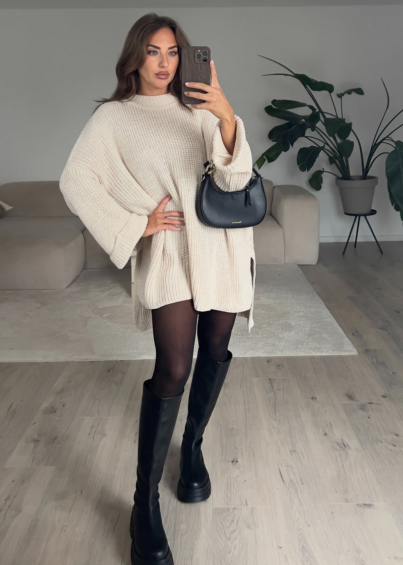 Übergroßer Pullover | Lockere Strickware | Hellbeige | Locker sitzender Pullover | Pulloverkleid-HauteBerlin