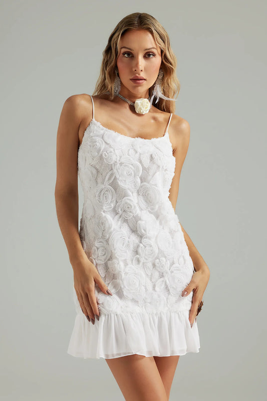 Weißes Minikleid – Ärmelloses Sommerkleid für Damen mit 3D-Blumenmuster-HauteBerlin