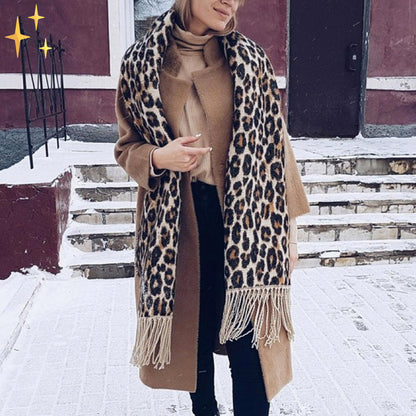 Winterschal – warmer, großer Wollschal mit Leopardenmuster für Damen-HauteBerlin